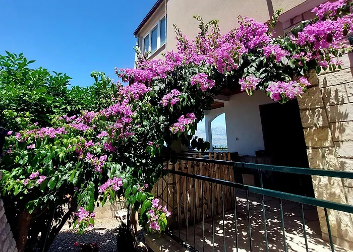 Apartments Ita - Postira