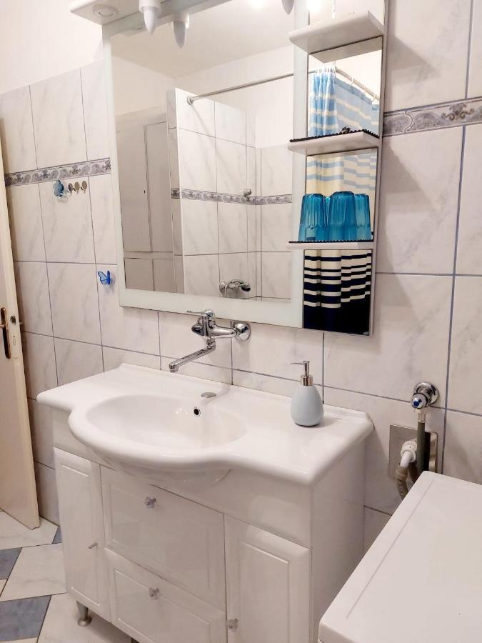 Ita - Apartment Postira