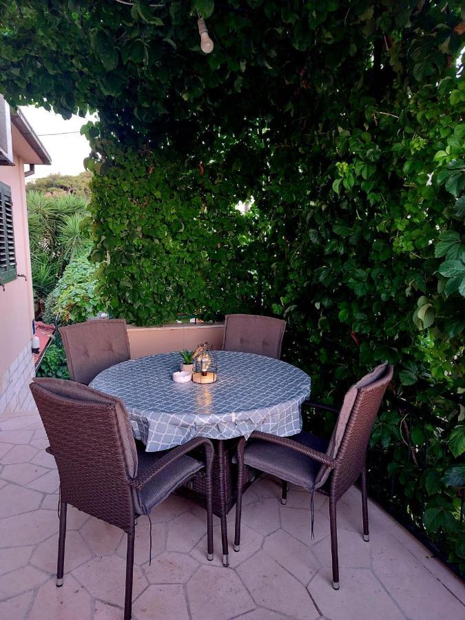 Ita - Apartment Postira